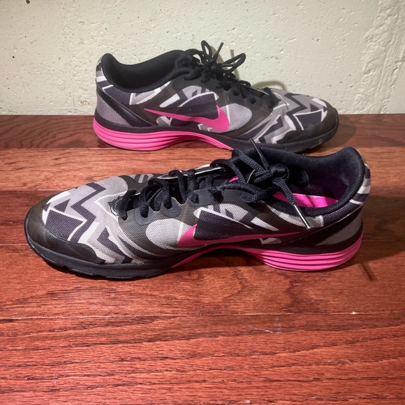 Nike Training Dual Fusion TR Sneakers Pink Black Camo Size 10 - Picture 4 of 6